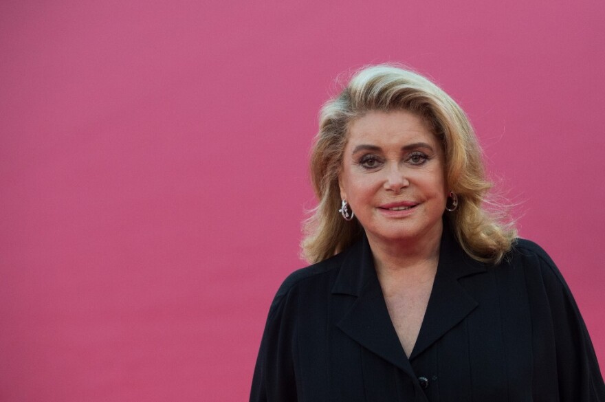 Κατρίν Ντενέβ: Εσπευσμένα στο νοσοκομείο η ηθοποιός 