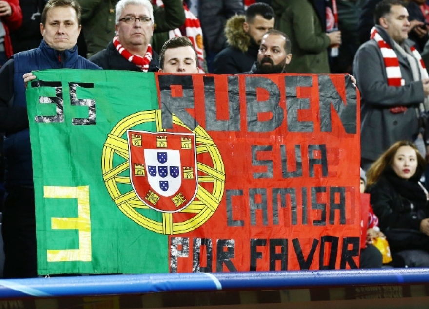 Μπάγερν – Ολυμπιακός: Φίλαθλοι… παρακαλούν Σεμέδο, Γκερέρο και Μπενζιά για μια φανέλα