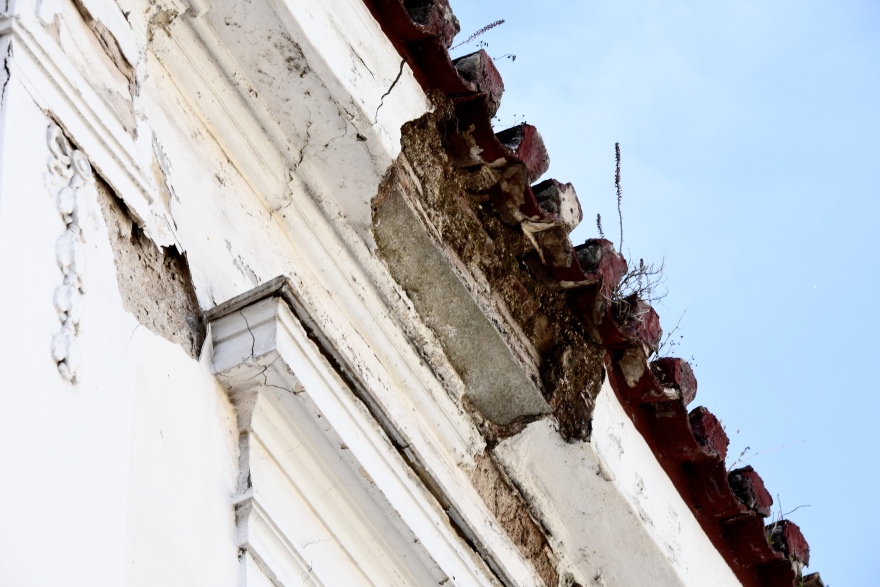 Κέντρο Αθήνας: Κατέρρευσε κτήριο στην Αιόλου - Αποκλείστηκε το σημείο 