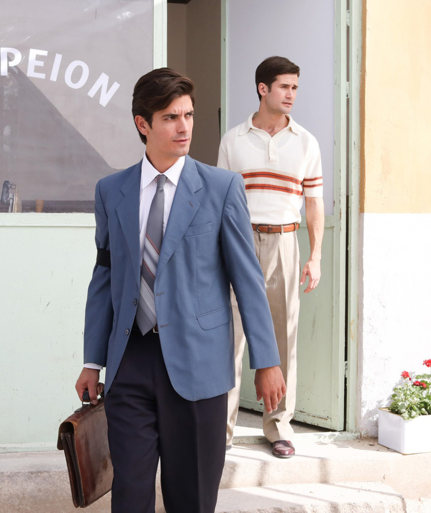 Άγριες Μέλισσες: Η μοιραία Ελένη, ο γραβατωμένος δάσκαλος, ο μαμάκιας ενωμοτάρχης κι άλλα… τσιμπήματα