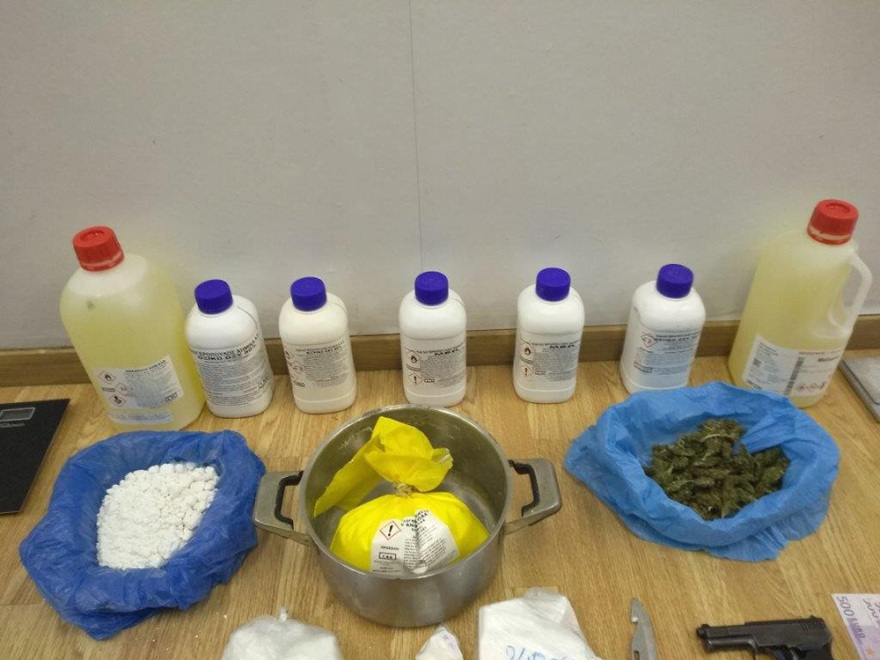 Εργαστήριο νοθευμένης κοκαΐνης στο Πέραμα - Δύο συλλήψεις