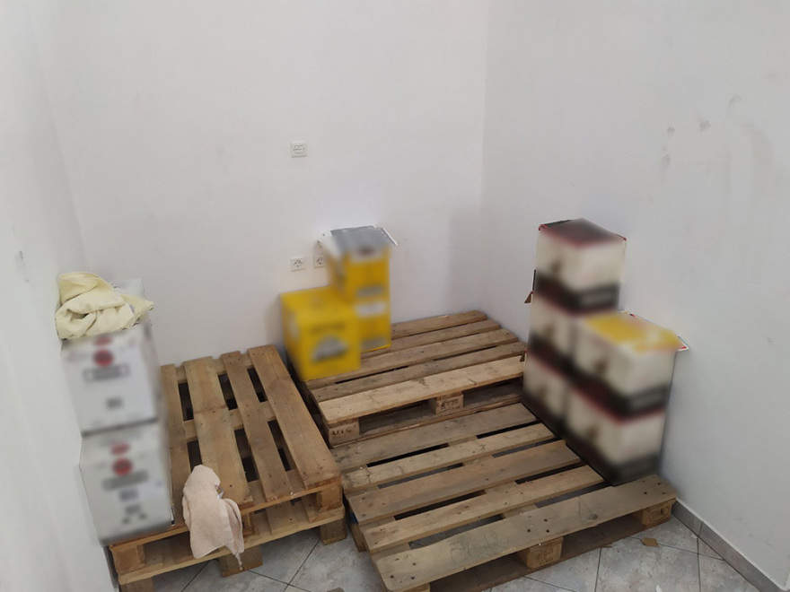 Σπείρα γέμιζε με ποτά - «μπόμπες» την αγορά: «Μπάτμαν» και «αντεροβγάλτης» τα συνθηματικά για ουίσκι και βότκα