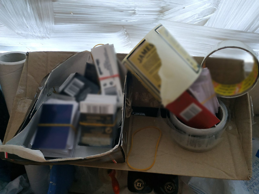 Σπείρα γέμιζε με ποτά - «μπόμπες» την αγορά: «Μπάτμαν» και «αντεροβγάλτης» τα συνθηματικά για ουίσκι και βότκα