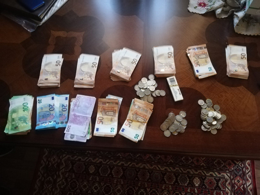 Σπείρα γέμιζε με ποτά - «μπόμπες» την αγορά: «Μπάτμαν» και «αντεροβγάλτης» τα συνθηματικά για ουίσκι και βότκα