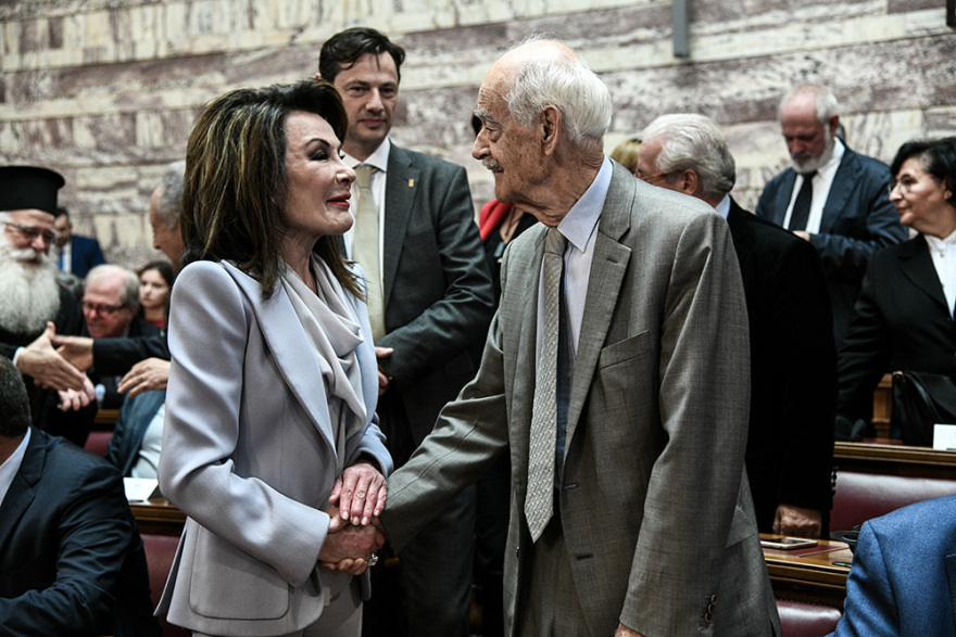 Ελλάδα 2021: Kαρέ - καρέ το παρασκήνιο της λαμπρής εκδήλωσης στη Βουλή 