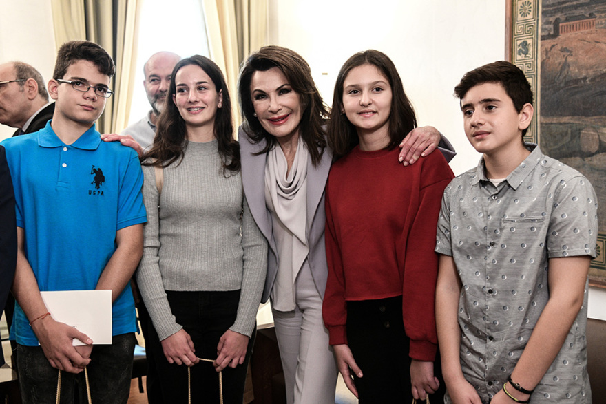 Ελλάδα 2021: Kαρέ - καρέ το παρασκήνιο της λαμπρής εκδήλωσης στη Βουλή 