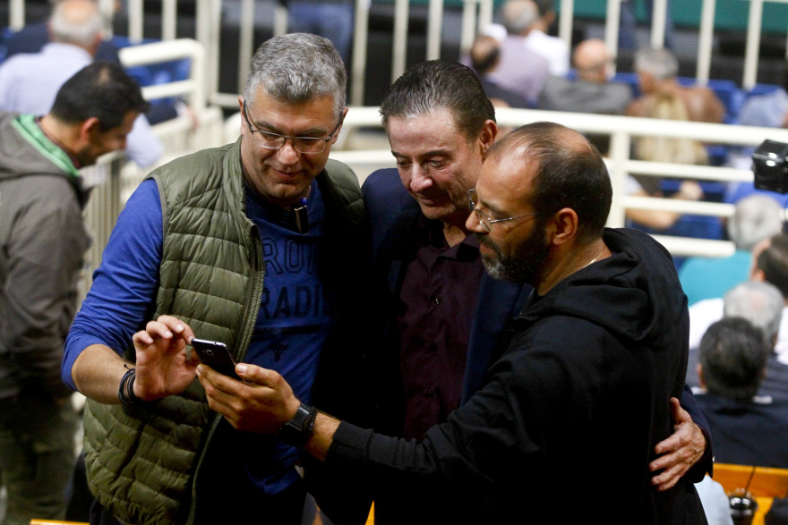 Ρικ Πιτίνο: Βράβευση και αποθέωση στο ΟΑΚΑ για τον νέο τεχνικό της Εθνικής (φωτό)