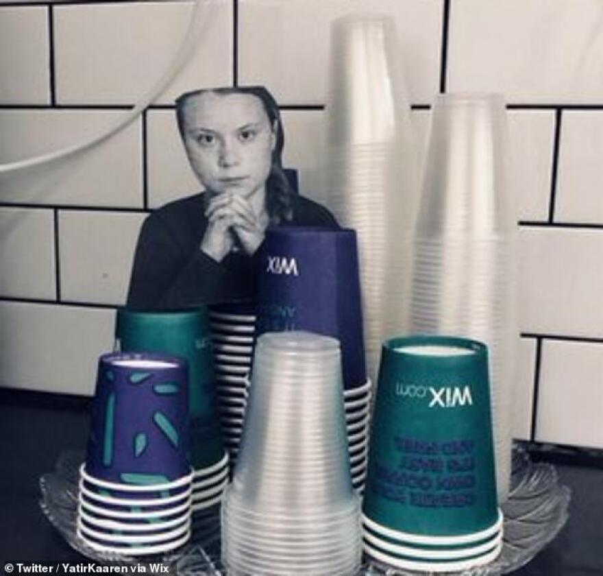 Ισραήλ: «Μπαμπούλας» κατά της χρήσης πλαστικών οι φωτογραφίες της Γκρέτα Τούνμπεργκ