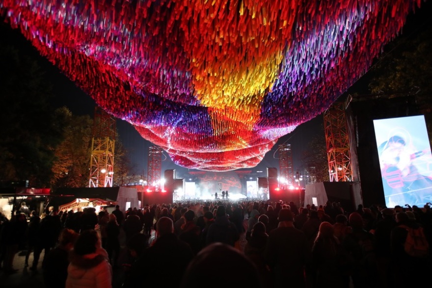 30η επέτειος από την Πτώση του Τείχους: Φωτογραφίες και βίντεο από το «πάρτι» στο Βερολίνο