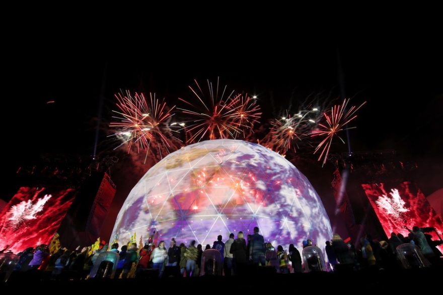 30η επέτειος από την Πτώση του Τείχους: Φωτογραφίες και βίντεο από το «πάρτι» στο Βερολίνο