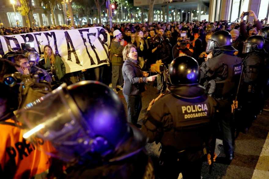 Ισπανία: Ξανά στους δρόμους οι Καταλανοί παραμονή των εκλογών