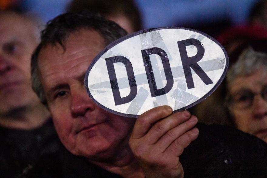 30η επέτειος από την Πτώση του Τείχους: Φωτογραφίες και βίντεο από το «πάρτι» στο Βερολίνο