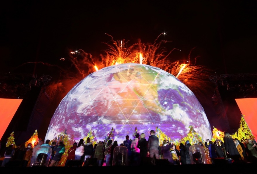 30η επέτειος από την Πτώση του Τείχους: Φωτογραφίες και βίντεο από το «πάρτι» στο Βερολίνο