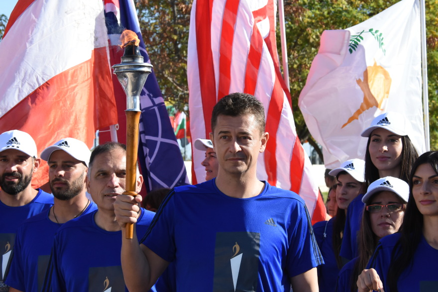 Τελετή Αφής της Φλόγας: Ο Αντώνης Σρόιτερ ήταν ο τελευταίος λαμπαδηδρόμος στον Μαραθώνα