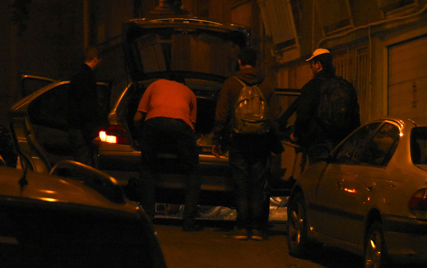 Βρέθηκε γιάφκα και στην Κυψέλη - Δείτε φωτογραφίες από την επιχείρηση στο σημείο