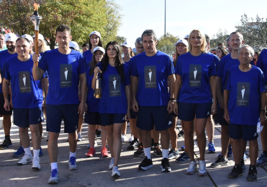 Τελετή Αφής της Φλόγας: Ο Αντώνης Σρόιτερ ήταν ο τελευταίος λαμπαδηδρόμος στον Μαραθώνα