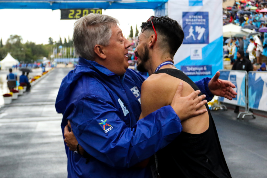 37ος Μαραθώνιος: Συγκινημένος ο Κώστας Γκελαούζος - Δείτε φωτογραφίες και βίντεο