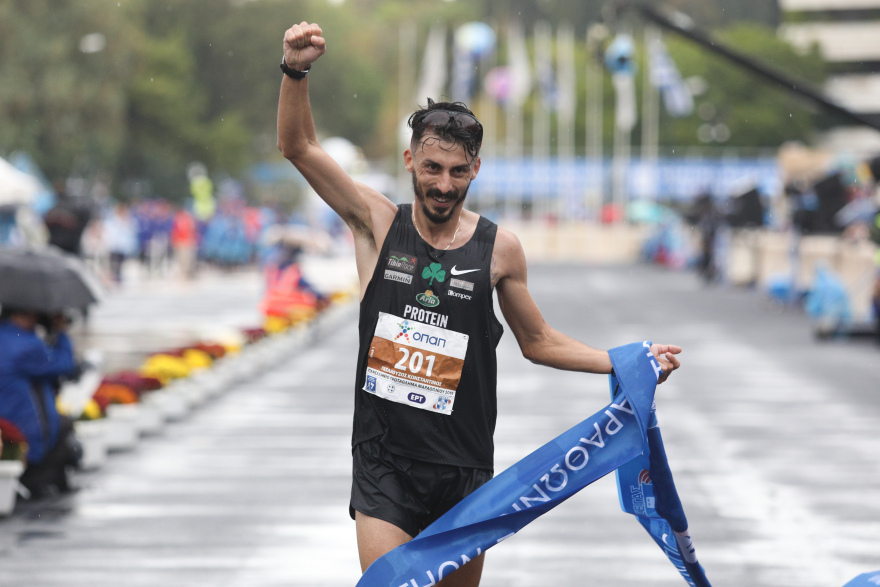 37ος Μαραθώνιος: Συγκινημένος ο Κώστας Γκελαούζος - Δείτε φωτογραφίες και βίντεο