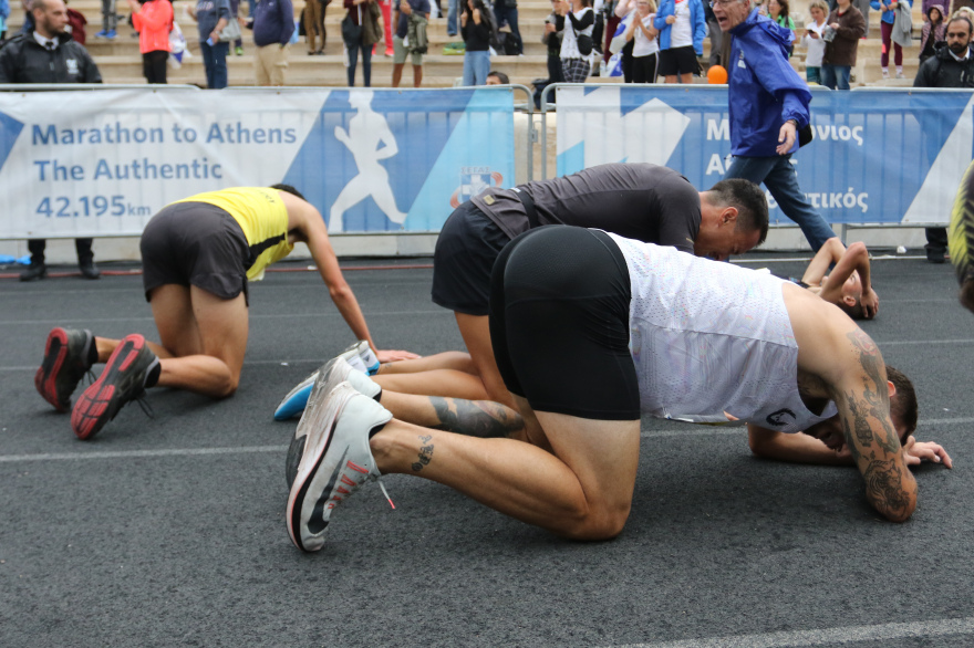 37ος Μαραθώνιος: 300 δρομείς χρειάστηκαν πρώτες βοήθειες – 17 στο νοσοκομείο, ένας με έμφραγμα