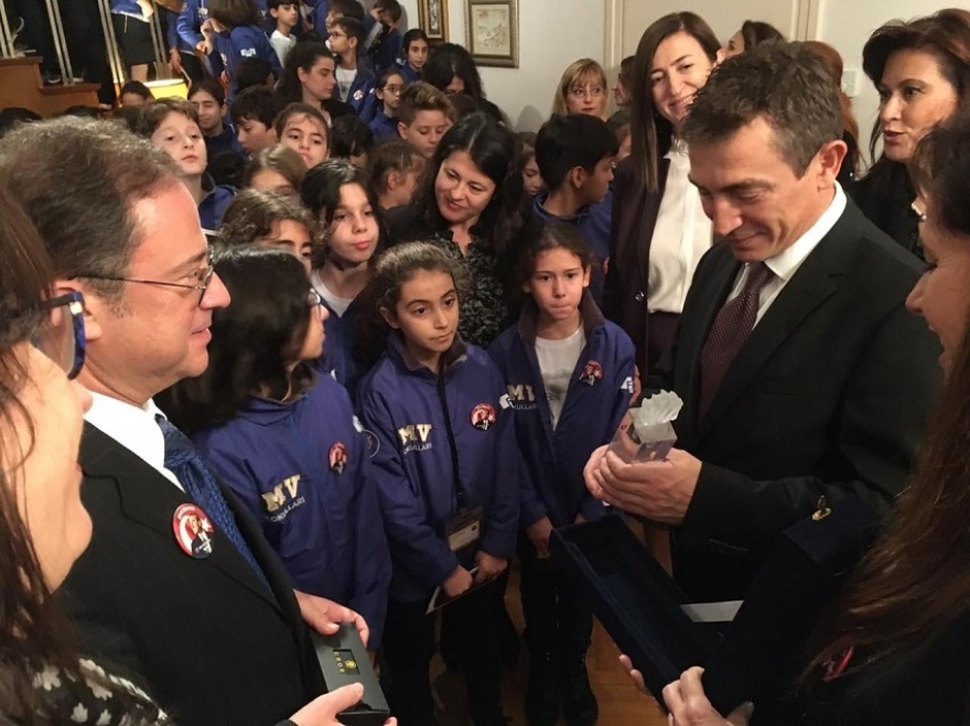 Πλήθος Τούρκων στη Θεσσαλονίκη για την επέτειο θανάτου του Κεμάλ