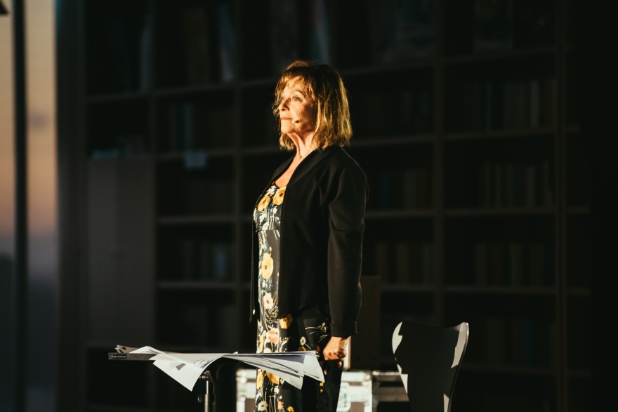 Η Ρένη Πιττακή ερμήνευσε 25.000 λέξεις χωρίς σημεία στίξης. Και ήταν συγκλονιστική «Μόλλυ Μπλουμ»