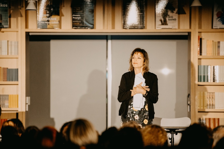 Η Ρένη Πιττακή ερμήνευσε 25.000 λέξεις χωρίς σημεία στίξης. Και ήταν συγκλονιστική «Μόλλυ Μπλουμ»