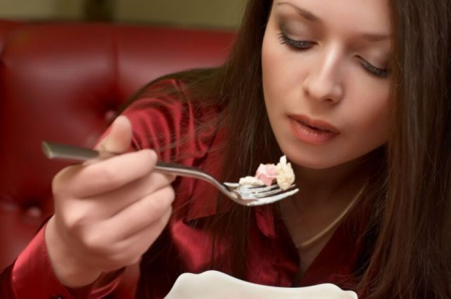 Έρευνα: Ορισμένα επαγγέλματα και το βραδινό φαγητό επιβαρύνουν την υγεία των γυναικών 