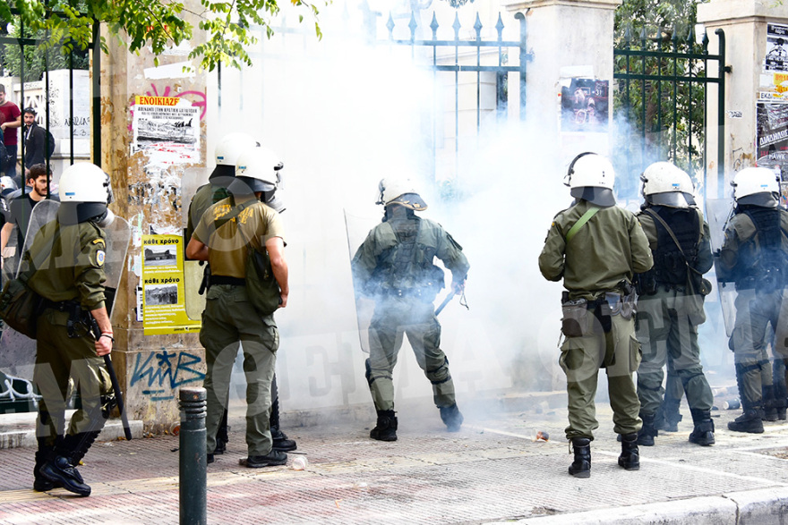 Βίντεο: Επεισόδια και χημικά στην ΑΣΟΕΕ - Πορεία και συνέλευση στο Πολυτεχνείο