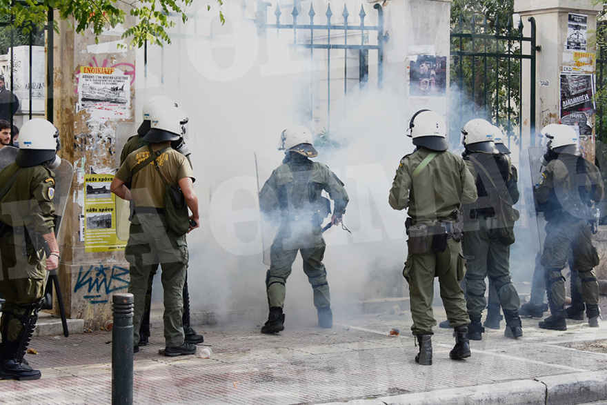Βίντεο: Επεισόδια και χημικά στην ΑΣΟΕΕ - Πορεία και συνέλευση στο Πολυτεχνείο