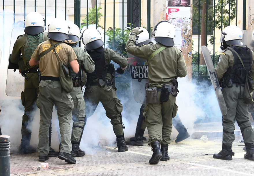 Βίντεο: Επεισόδια και χημικά στην ΑΣΟΕΕ - Πορεία και συνέλευση στο Πολυτεχνείο