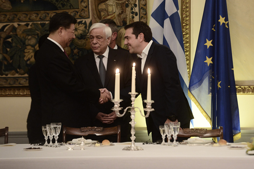 Δείπνο στο Προεδρικό - Δείτε φωτογραφίες: Απρόσμενες χειραψίες, λαμπερές εμφανίσεις 