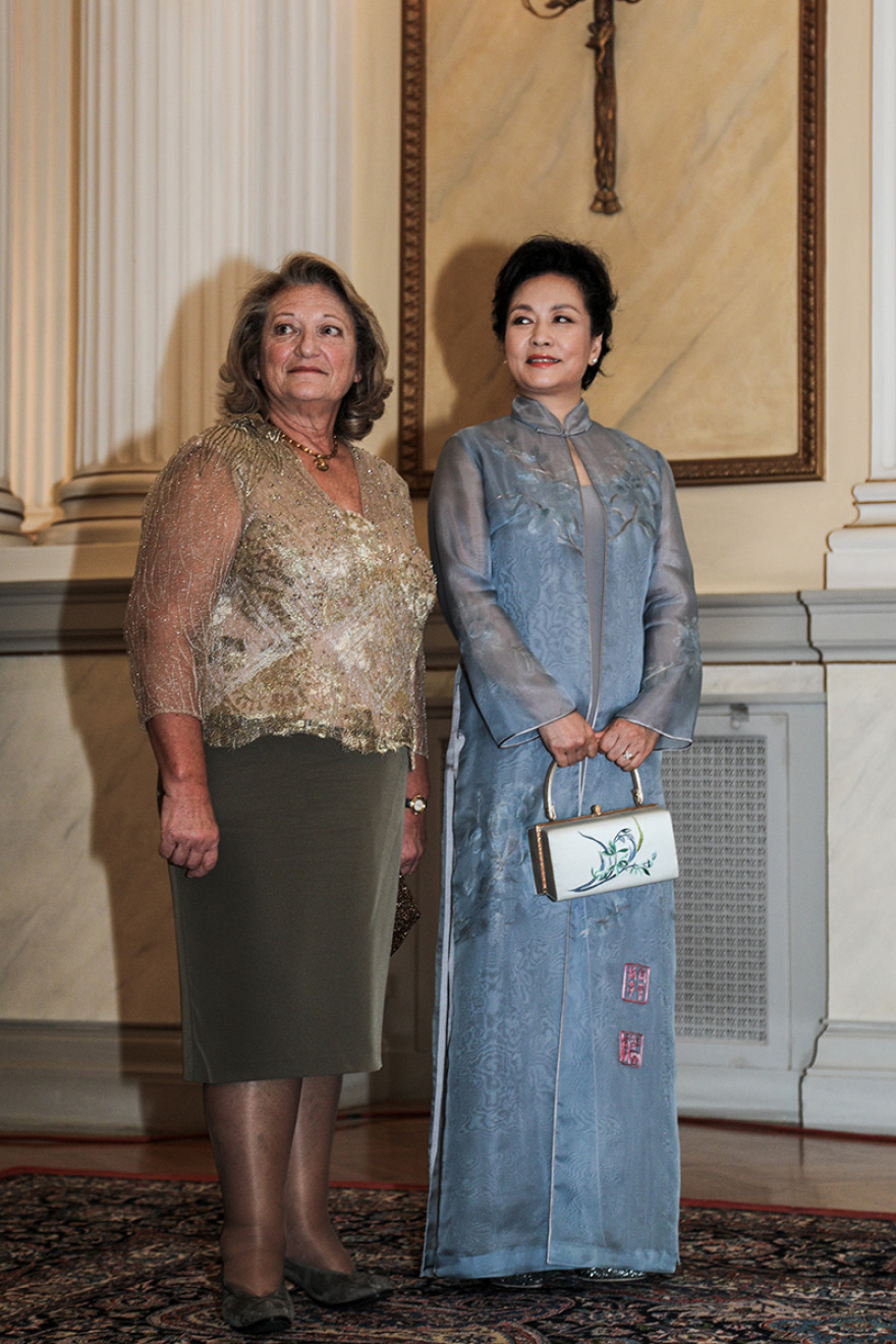 Δείπνο στο Προεδρικό - Δείτε φωτογραφίες: Απρόσμενες χειραψίες, λαμπερές εμφανίσεις 