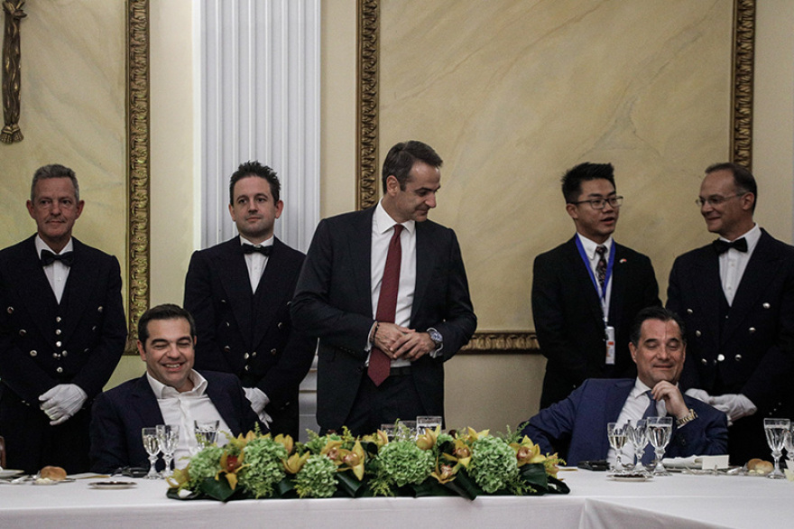 Δείπνο στο Προεδρικό - Δείτε φωτογραφίες: Απρόσμενες χειραψίες, λαμπερές εμφανίσεις 