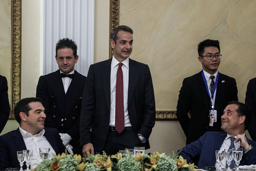 Δείπνο στο Προεδρικό - Δείτε φωτογραφίες: Απρόσμενες χειραψίες, λαμπερές εμφανίσεις 