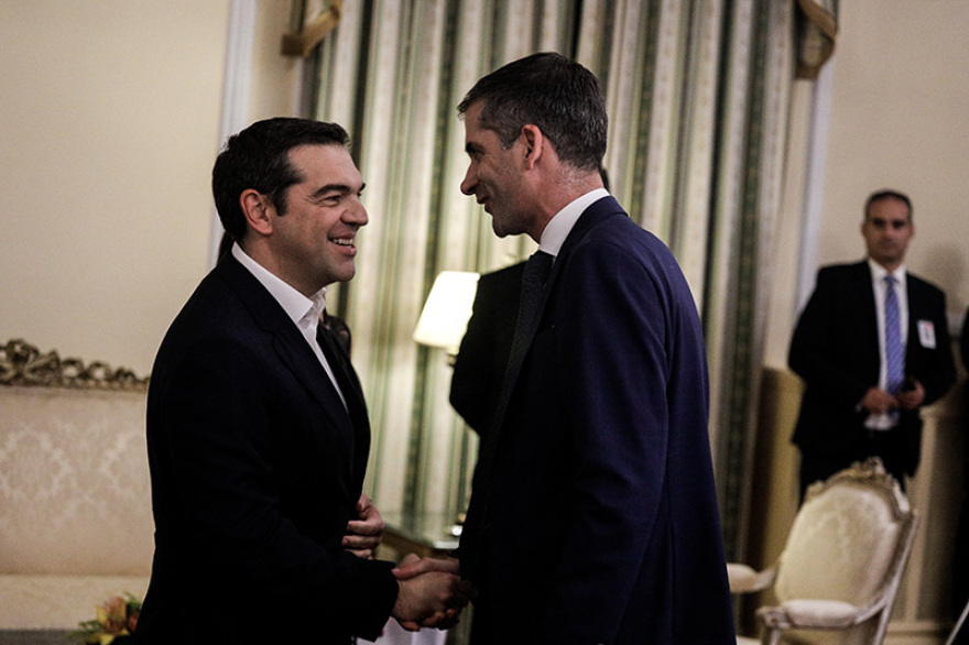 Δείπνο στο Προεδρικό - Δείτε φωτογραφίες: Απρόσμενες χειραψίες, λαμπερές εμφανίσεις 