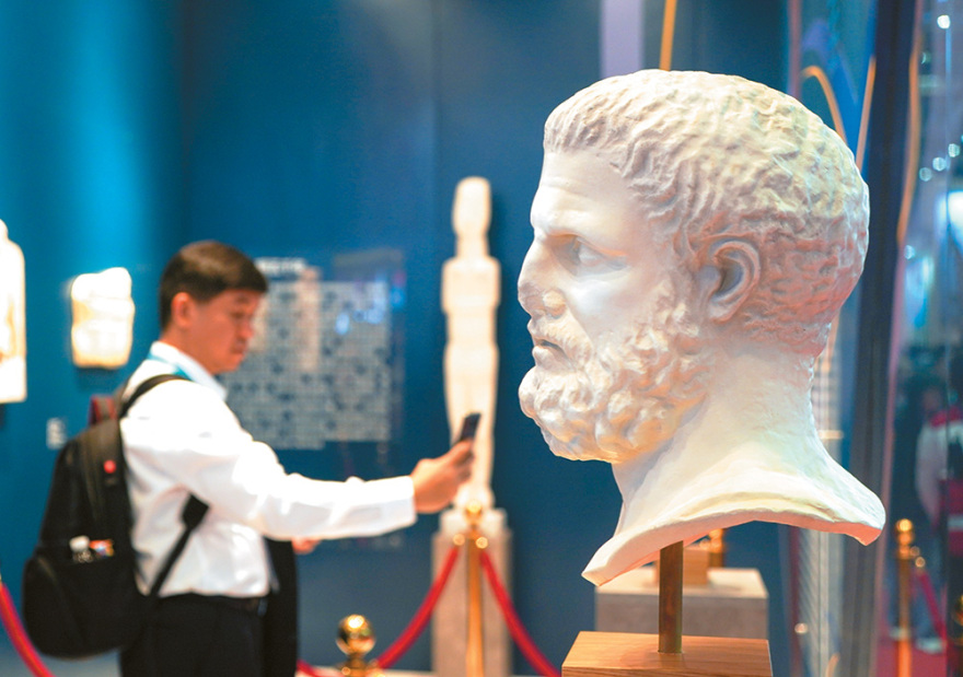 Ο πρόεδρος της Κίνας στην Αθήνα για 16 εμπορικές και επενδυτικές συμφωνίες