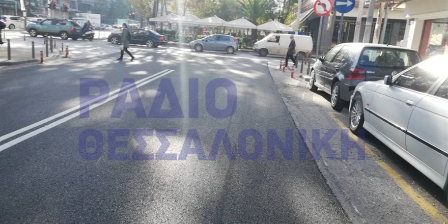 Θεσσαλονίκη: Ασφαλτόστρωσαν τον μισό δρόμο για να κάνουν... οικονομία 