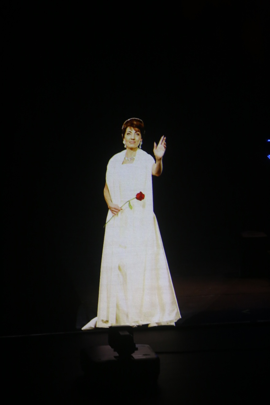 Callas in Concert: Είδα την Κάλλας στα 6 μέτρα και ορκίζομαι, «ζει»!