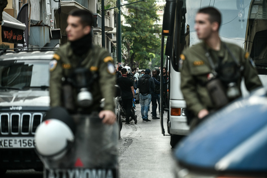 Εξάρχεια: Επιχείρηση της ΕΛΑΣ για εκκένωση κτηρίου υπό κατάληψη