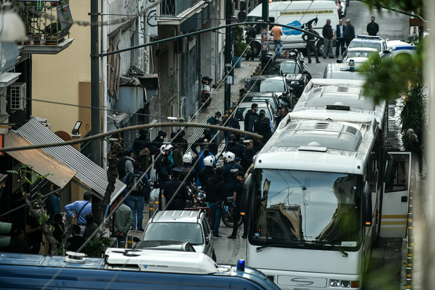 Εξάρχεια: Επιχείρηση της ΕΛΑΣ για εκκένωση κτηρίου υπό κατάληψη