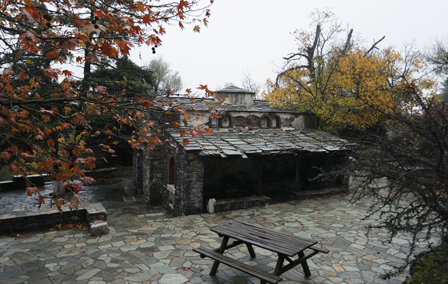 Δείτε φωτογραφίες- Πάρνηθα: Παραμυθένιο τοπίο στην ομίχλη