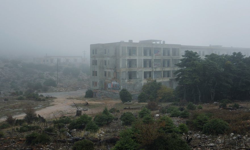 Δείτε φωτογραφίες- Πάρνηθα: Παραμυθένιο τοπίο στην ομίχλη