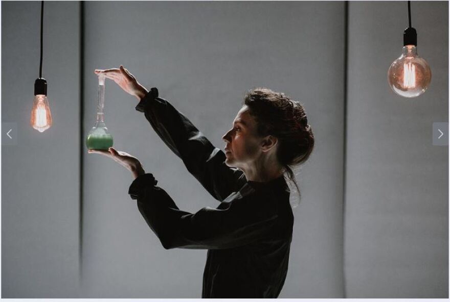 Η «Απολογία της Μαρί Κιουρί» στο Θέατρο Σταθμός 