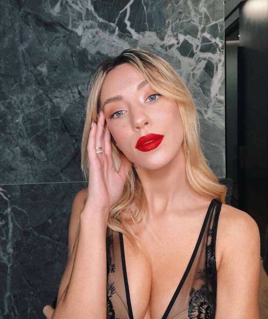 Πρώην παίκτρια του GNTM σε σέξι πόζες με τα εσώρουχα 