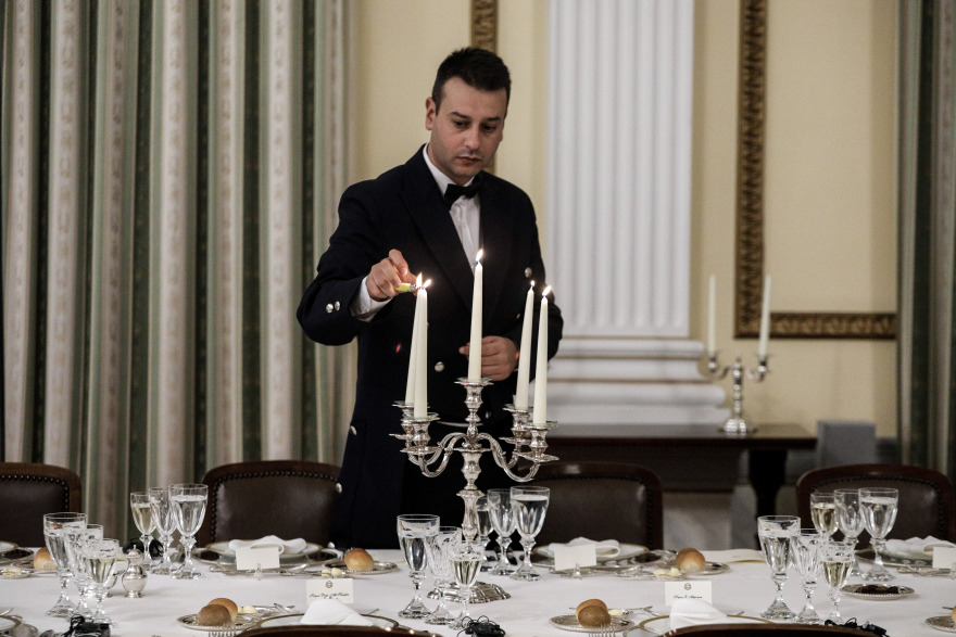 Δείπνο στο Προεδρικό για τον Κινέζο πρόεδρο: Τα πηγαδάκια, το μενού, οι λαμπερές εμφανίσεις