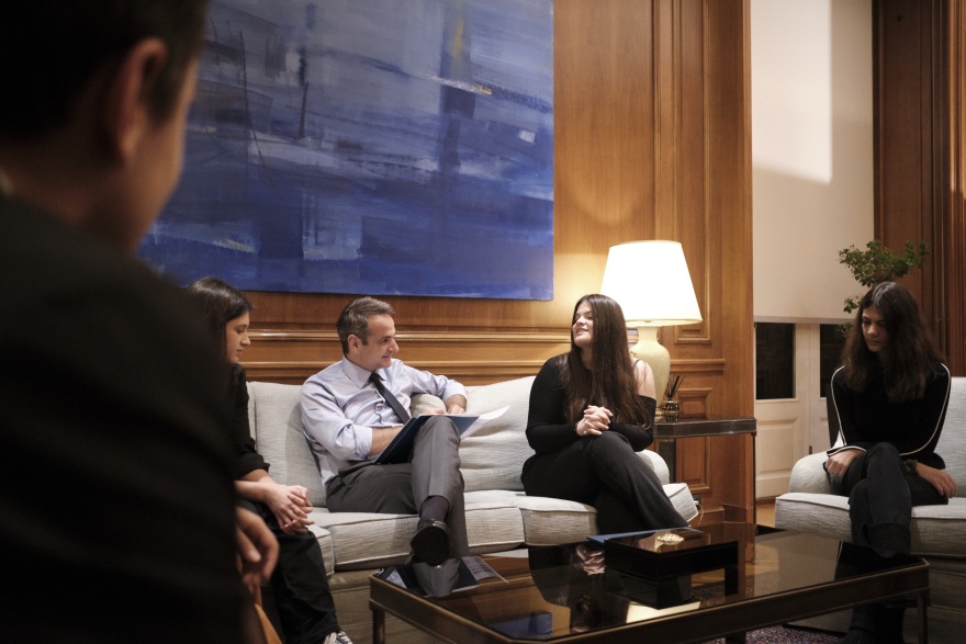 Με παιδιά - εθελοντές από το «Χαμόγελο του Παιδιού» συναντήθηκε ο Κυριάκος Μητσοτάκης