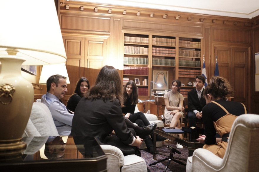 Με παιδιά - εθελοντές από το «Χαμόγελο του Παιδιού» συναντήθηκε ο Κυριάκος Μητσοτάκης