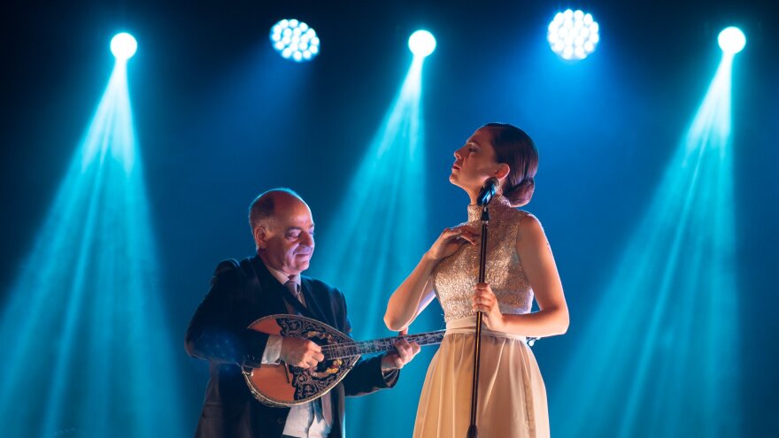 Φαντασία: Μια ταινία γεμάτη από μοιραίους έρωτες και καλό ελληνικό τραγούδι