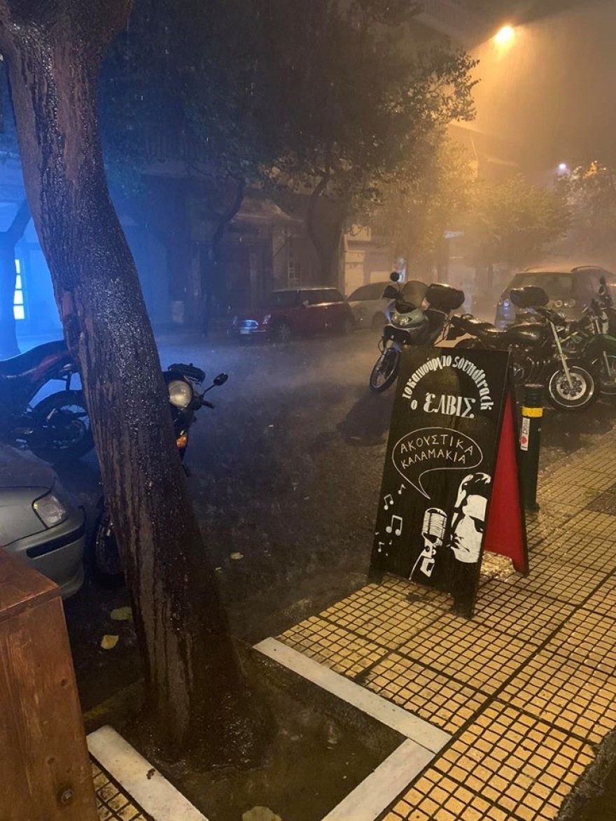 Κακοκαιρία: Εικόνες από το -πρώτο- πέρασμα της Βικτώριας από την Αττική