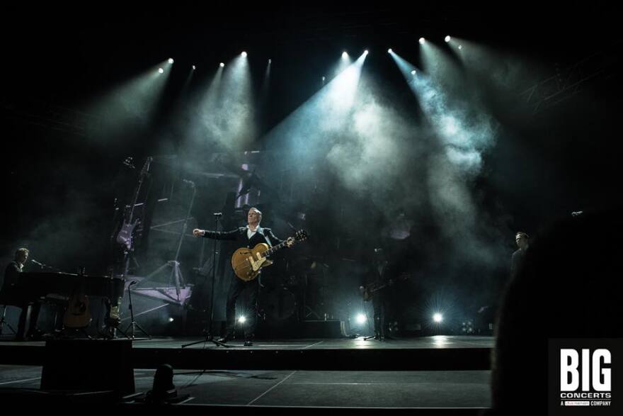 Ο Μπράιαν Άνταμς στο protothema.gr: Ελπίζω οι Έλληνες φίλοι μου να ζήσουν μια νύχτα που δεν θα ξεχάσουν ποτέ!